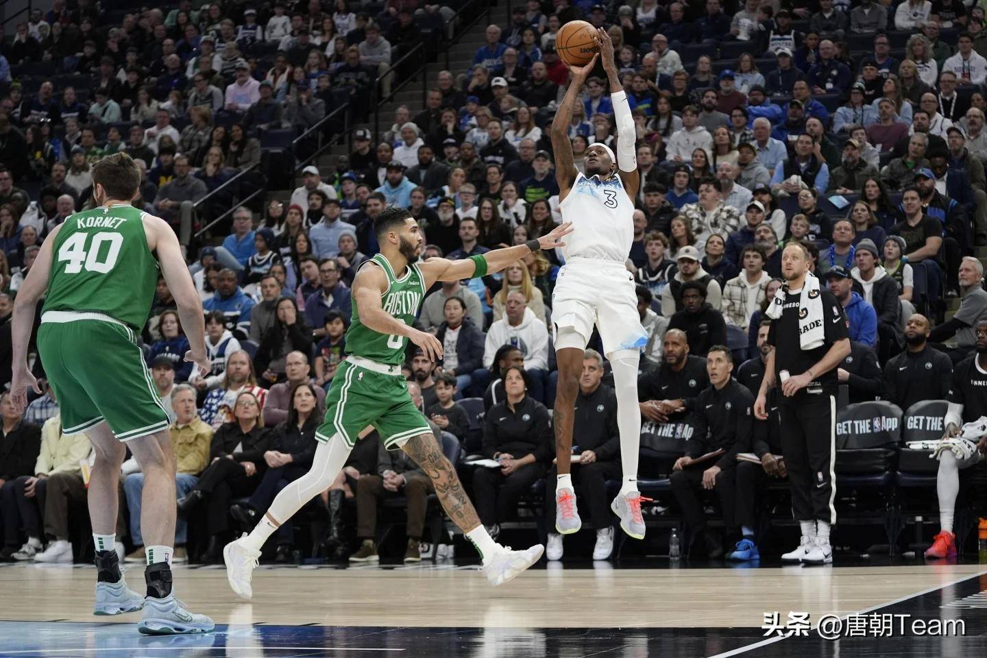 包含今晨突围战来临，波士顿凯尔特人围绕意大利杯篮板制胜，媒体盛赞，赛季目标并未改变的词条